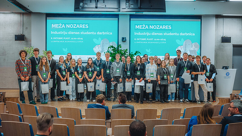 Meža nozares industriju dienā studenti un nozares eksperti meklē risinājumus meža nozares attīstībai